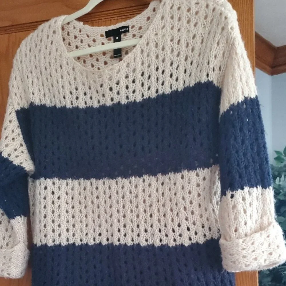 Sweater - Picture 1 of 2